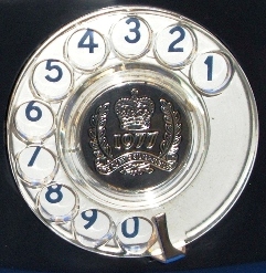 Queens_silver_jubillee_telephone_dial_crest